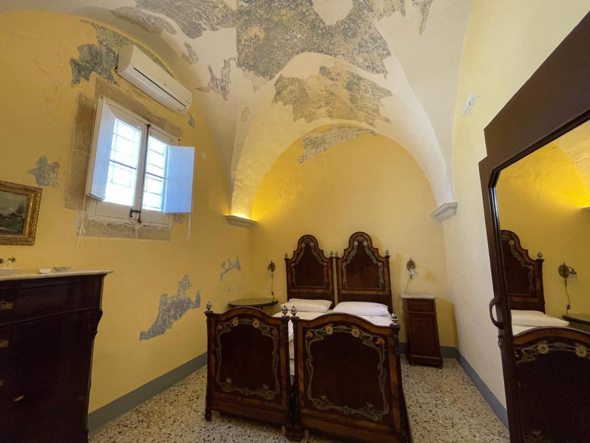 Palazzo De Carlo E Il Parco Dei 7 Pozzi Lecce Exterior foto